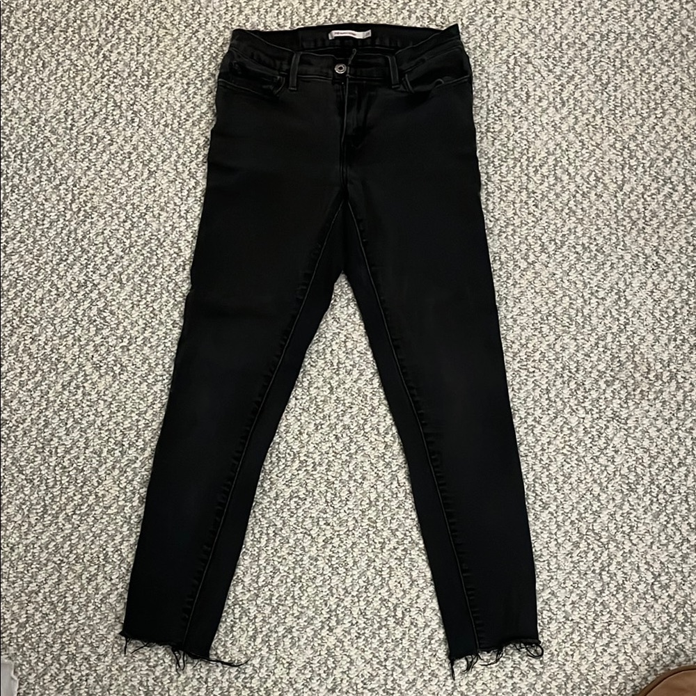 Black Levi’s skinny jeans
